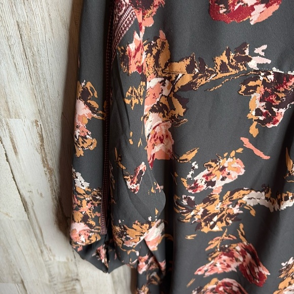 Maurices XXLGray Floral Pullover Sheer Blouse Top Plus - Picture 14 of 16